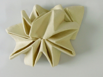 Embebida B 2009 Material textil embebido en porcelana 18.4 x 13.1 x 6.5 cm (7.2 x 5.2 x 2.6 in)